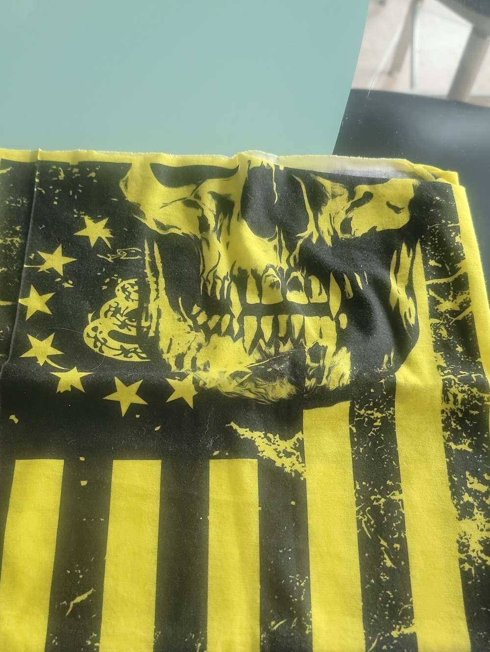 Yellow Skull scareeee Don't Tread On Freedom Face Mask new..